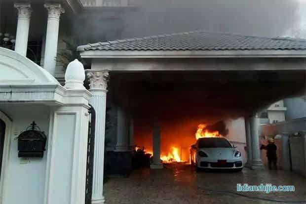 2018年，泰國，夜間充電自燃的保時捷Panamera PHEV