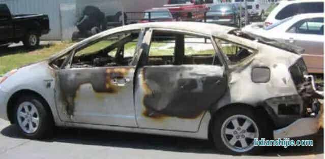 2008年，改裝普銳斯自燃