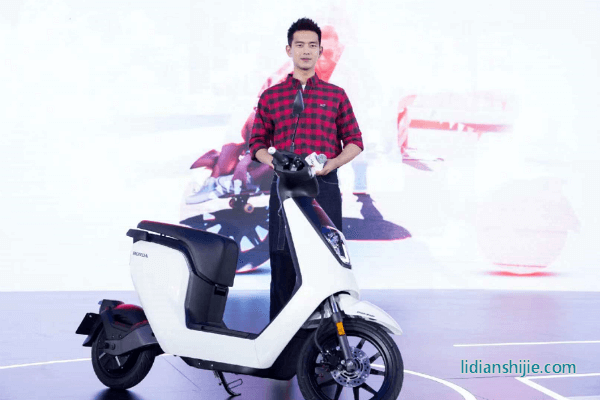 Honda發(fā)布中國(guó)首款鋰電池電動(dòng)摩托車(chē)V-GO