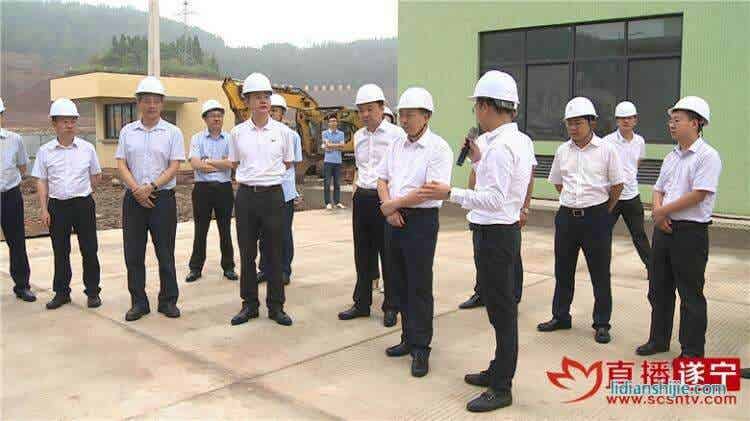 鄧正權一行深入射洪縣鋰電產業園調研，實地查看了部分入園項目以及園區基礎設施建設情況