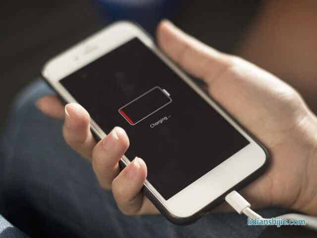 為什么鋰電池技術(shù)都獲得諾貝爾獎了，還解決不了手機一天一充的現(xiàn)狀？