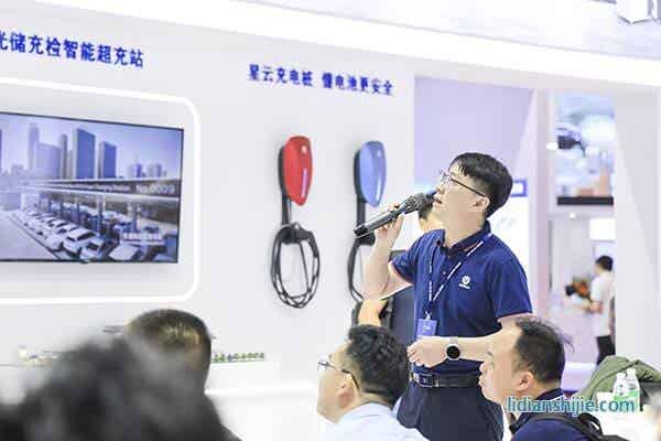 星云股份內(nèi)部4名產(chǎn)品專家現(xiàn)場進行主題分享