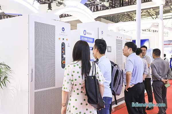 星云600kW/1650V電池組工況模擬測試系統(tǒng)吸引業(yè)界人士駐足了解