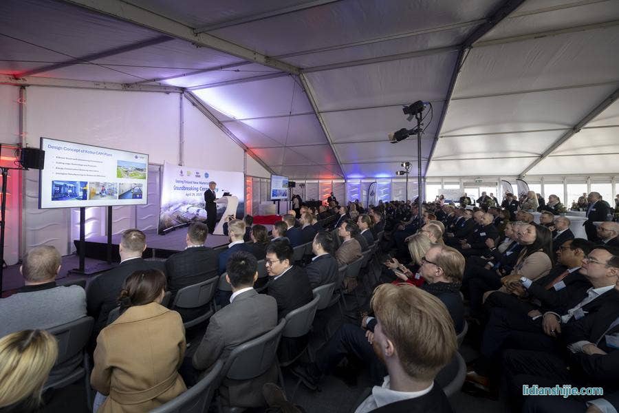 4月29日在芬蘭東南部城市科特卡拍攝的中芬合資、芬蘭首家鋰電池材料工廠開工儀式現(xiàn)場 4月29日在芬蘭東南部城市科特卡拍攝的中芬合資、芬蘭首家鋰電池材料工廠開工儀式現(xiàn)場